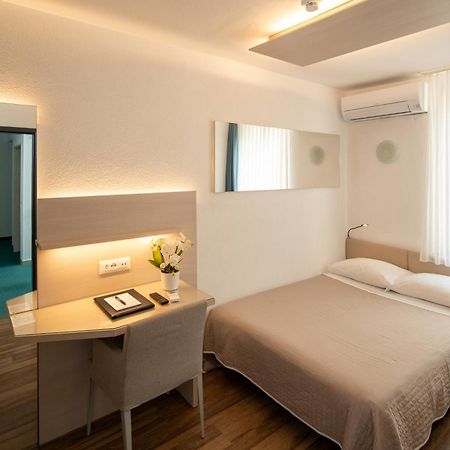 Hotel Campione Bissone Bagian luar foto