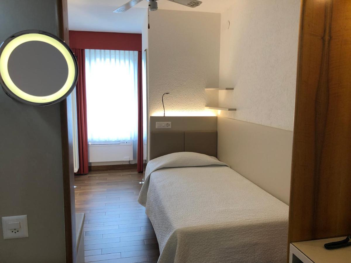 Hotel Campione Bissone Bagian luar foto