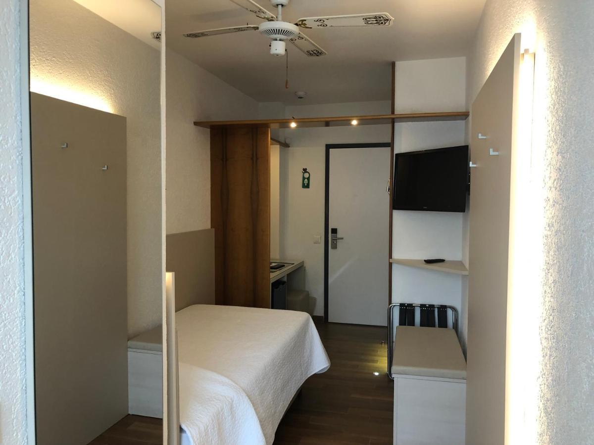 Hotel Campione Bissone Bagian luar foto