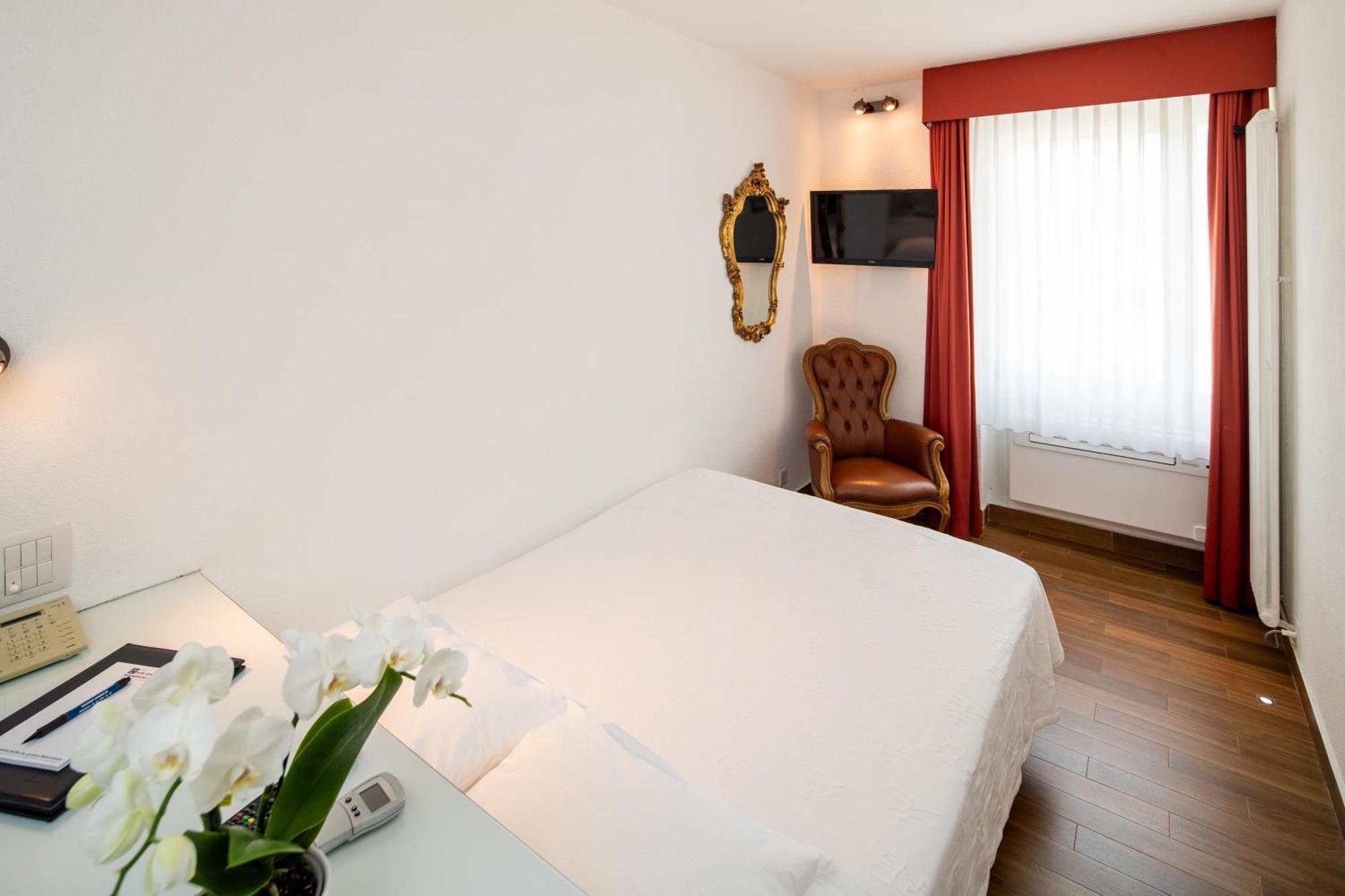 Hotel Campione Bissone Bagian luar foto