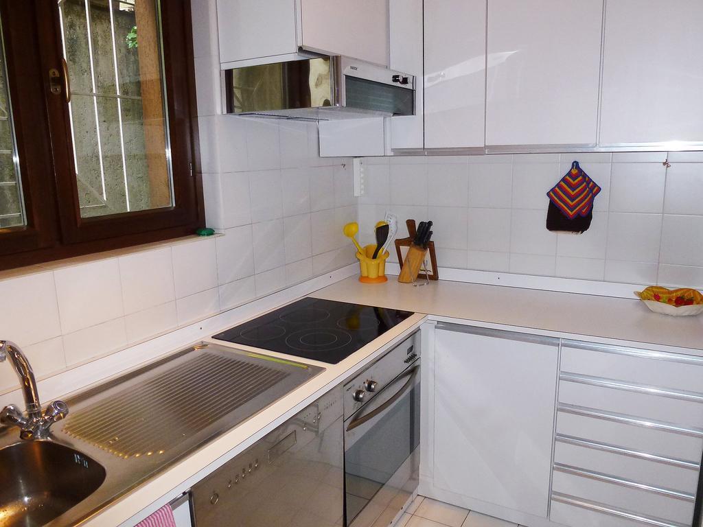 Hotel Campione Bissone Ruang foto