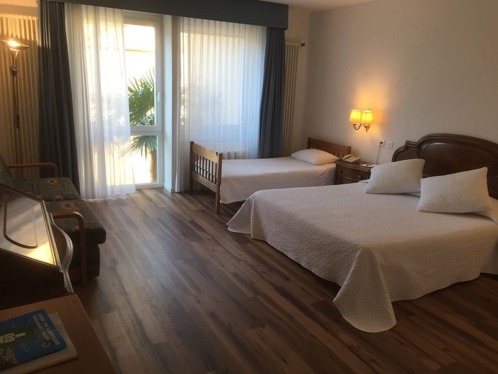 Hotel Campione Bissone Bagian luar foto
