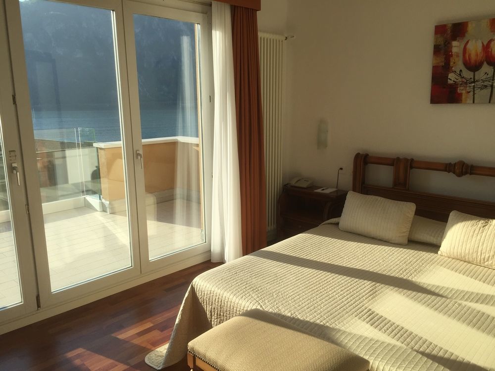Hotel Campione Bissone Bagian luar foto